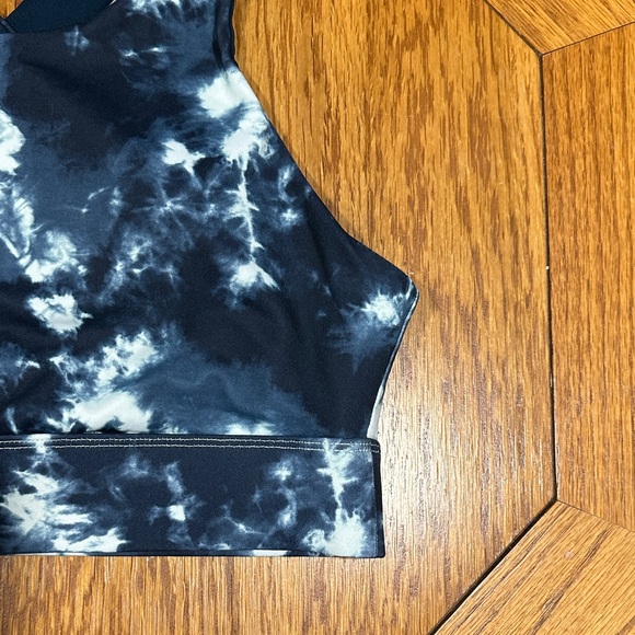 *FABLETICS* Blue x White Tie-Dye Oasis Sports Bra Size Medium - Picture 2 of 6